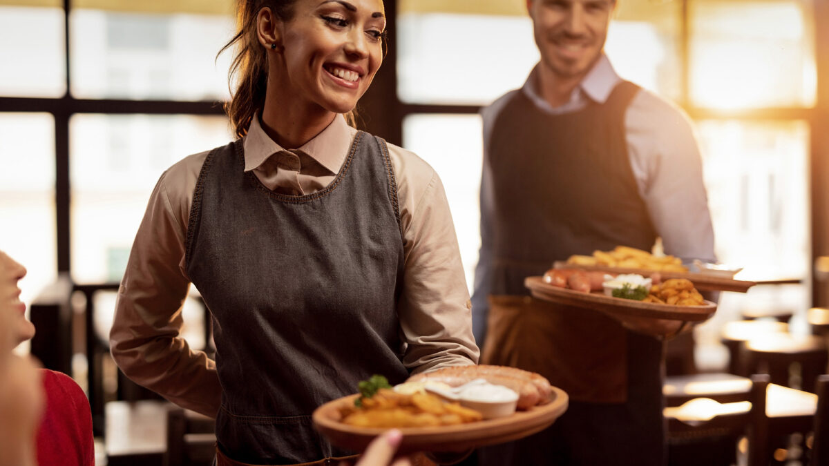 Food Waste Must End: Why Donating to Food Banks Is the Responsibility of Restaurants and Grocery Stores